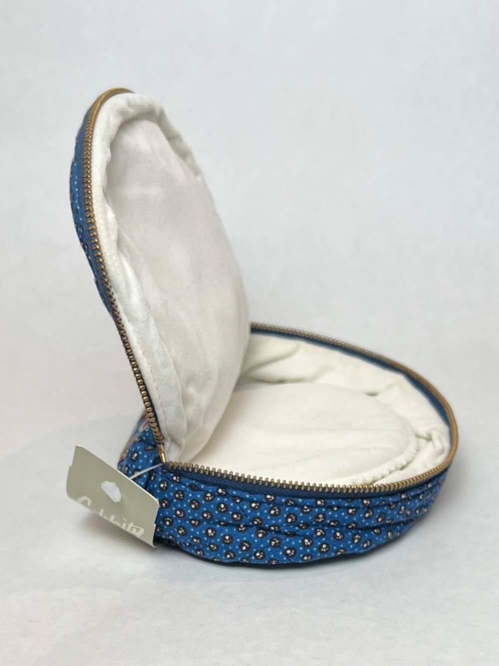 Celebrity 2-Piece Travel Set Blue Paisley Jewelry Roll and Cosmetic Bag NWT - Picture 9 of 9